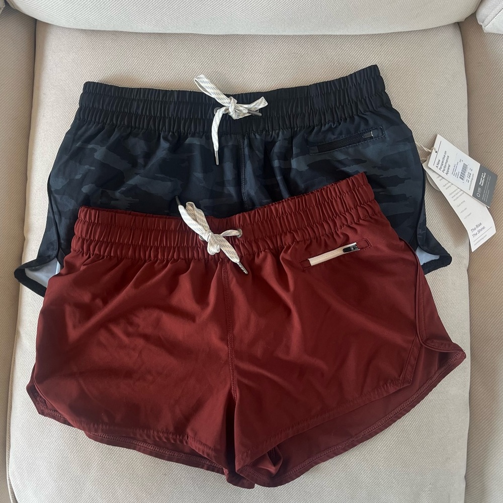 Pair of Vuori Clementine shorts (1 NWT)